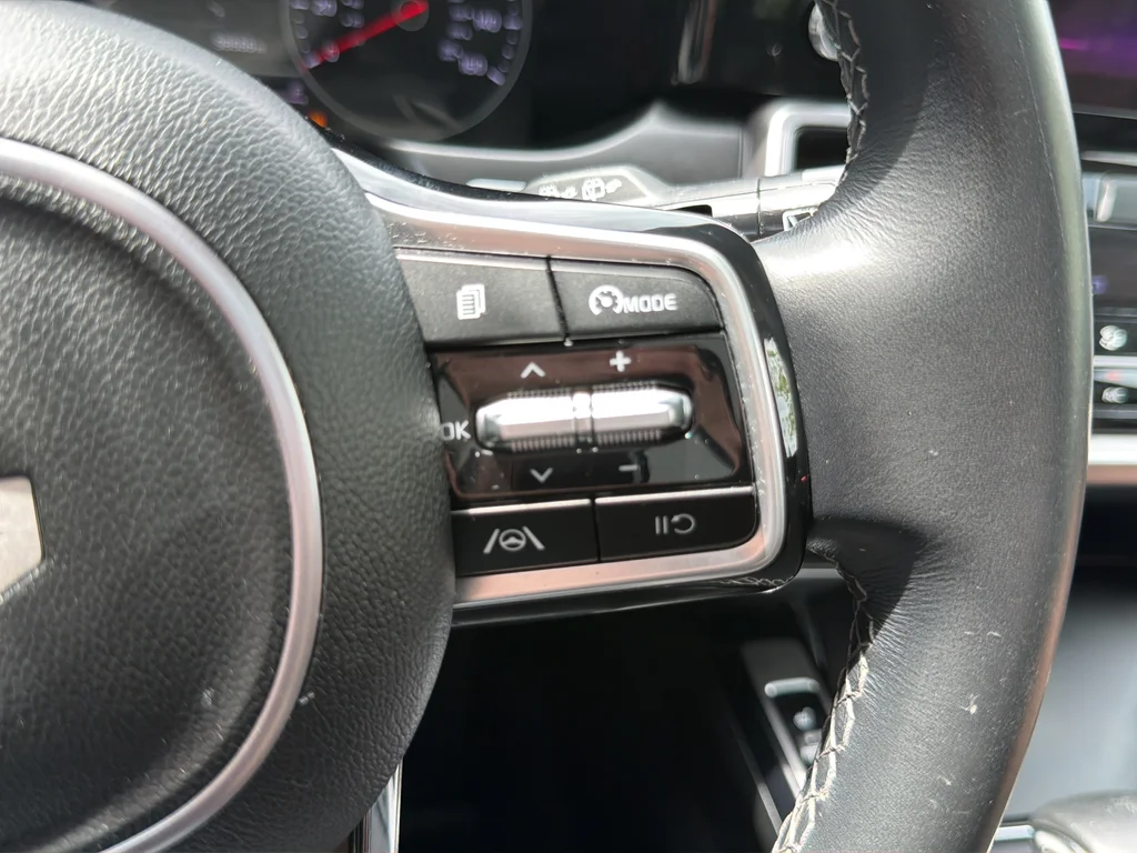 Used 2023 Red Kia S image 14