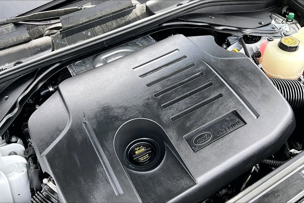 Certified Used 2025 Fuji White Land Rover SE image 29