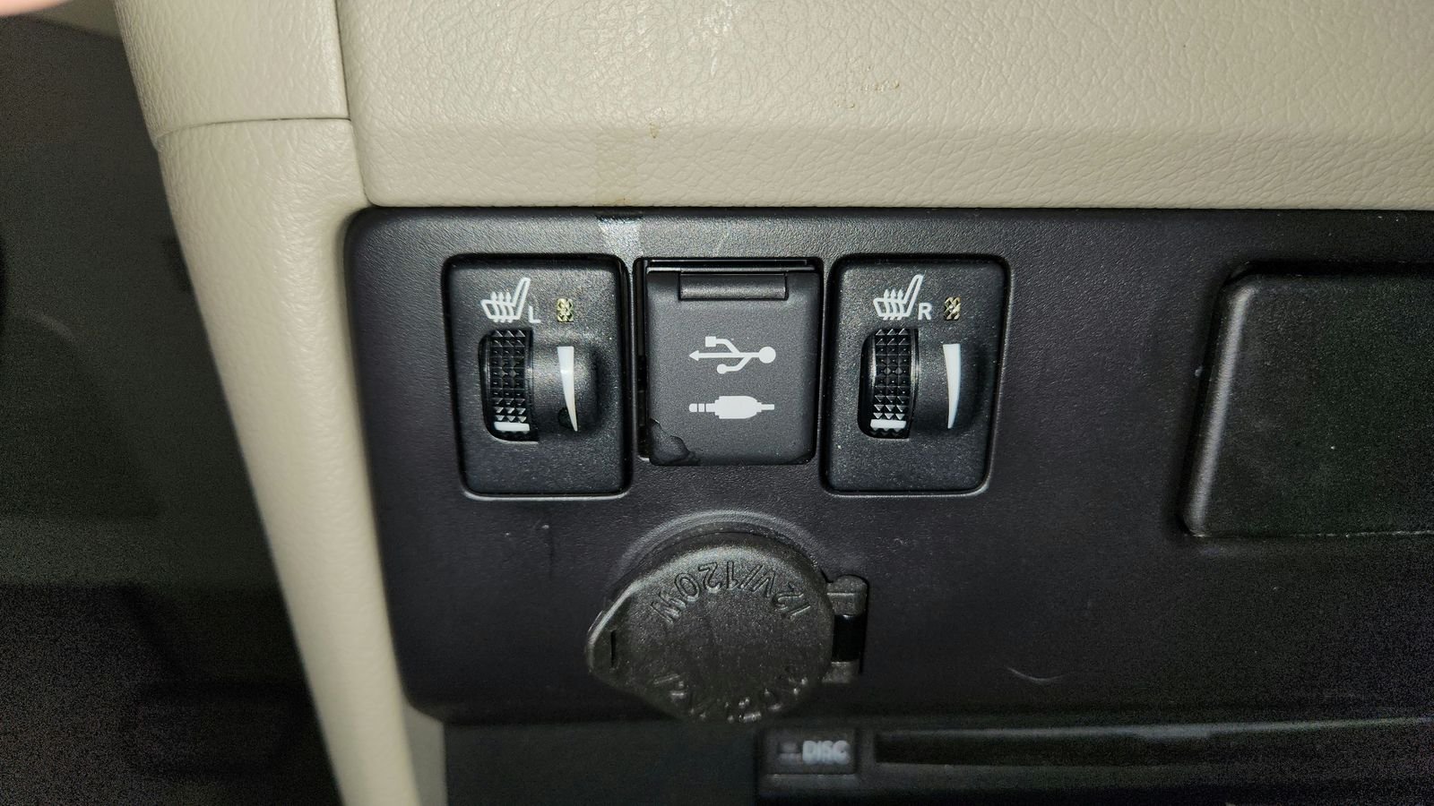 Used 2019 Beige Toyota XLE Premium image 36