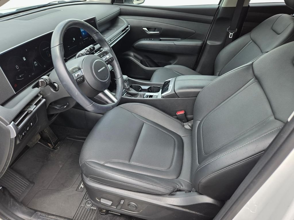 Used 2025 White Hyundai SEL Convenience image 15