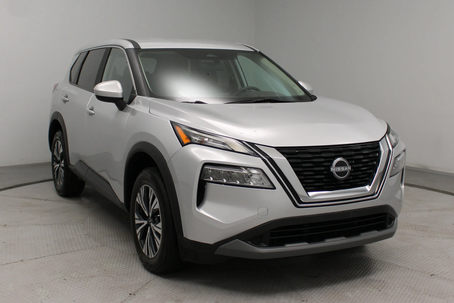 Used 2023 Brilliant Silver Metallic Nissan AWD SV image 28