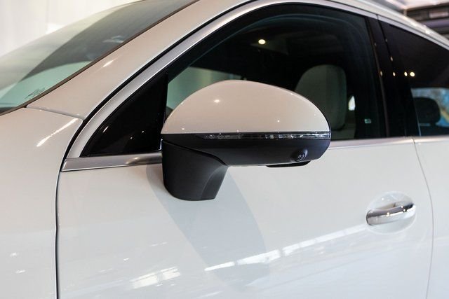 Used 2026 White Mercedes-Benz GLC 300 image 10