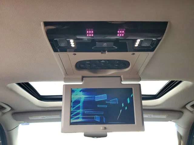 Used 2019 SHADOW METALLIC Cadillac Luxury image 28