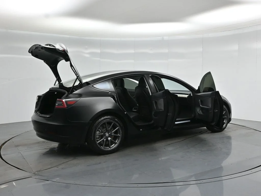 Used 2019 White Tesla Standard Range Plus image 4