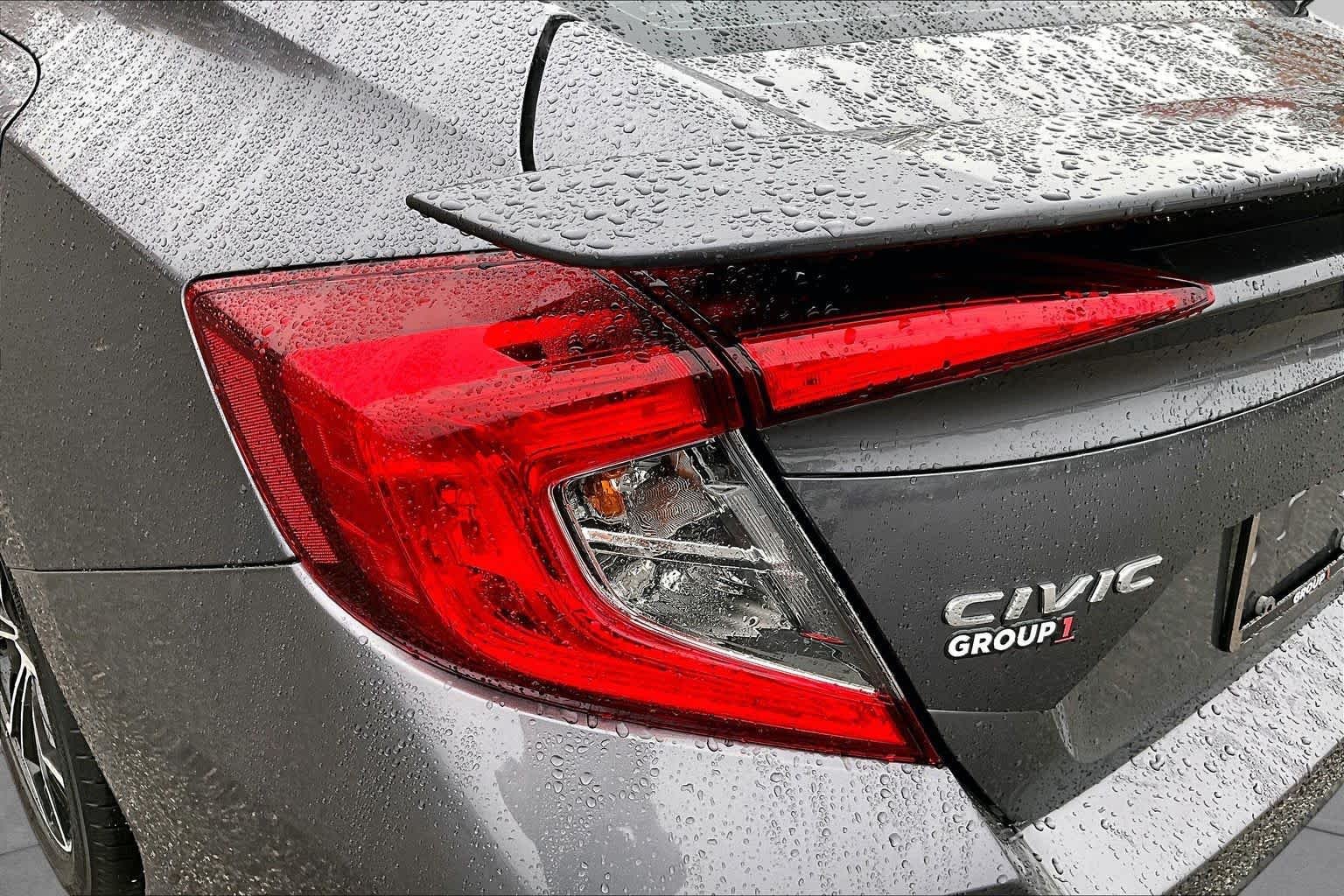 Used 2018 Modern Steel Metallic Honda  image 28