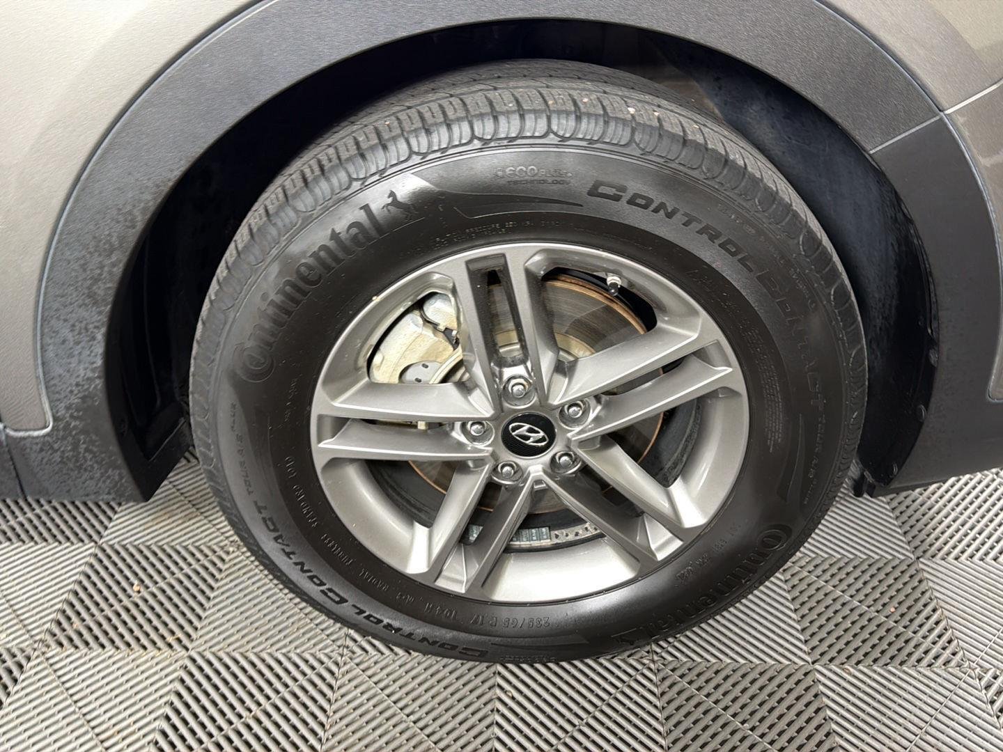 Used 2018 Mineral Gray Hyundai 2.4L image 12
