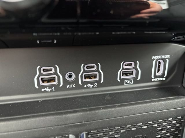 New 2026 Diamond Black Crystal Pearl-Coat Exterior Paint RAM Limited image 13
