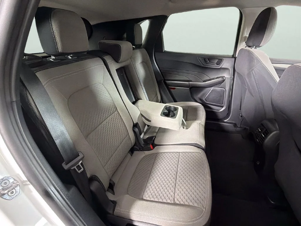 Used 2022  Ford SE image 30