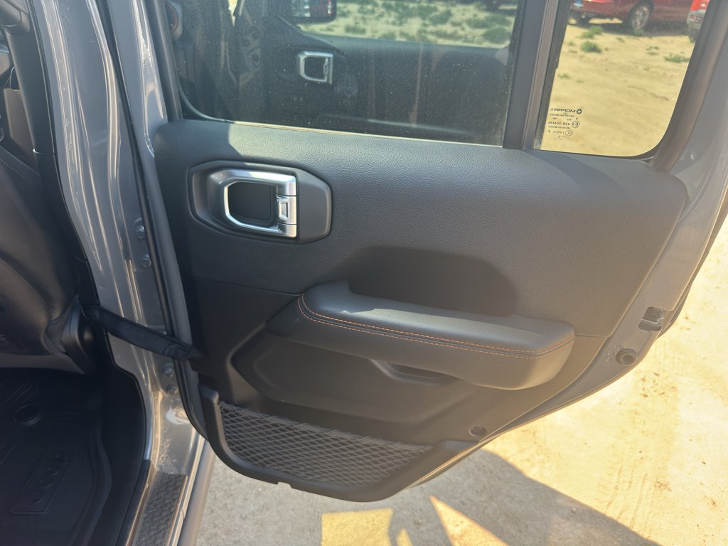 Used 2022 Sting-Gray Clearcoat Jeep Mojave image 14