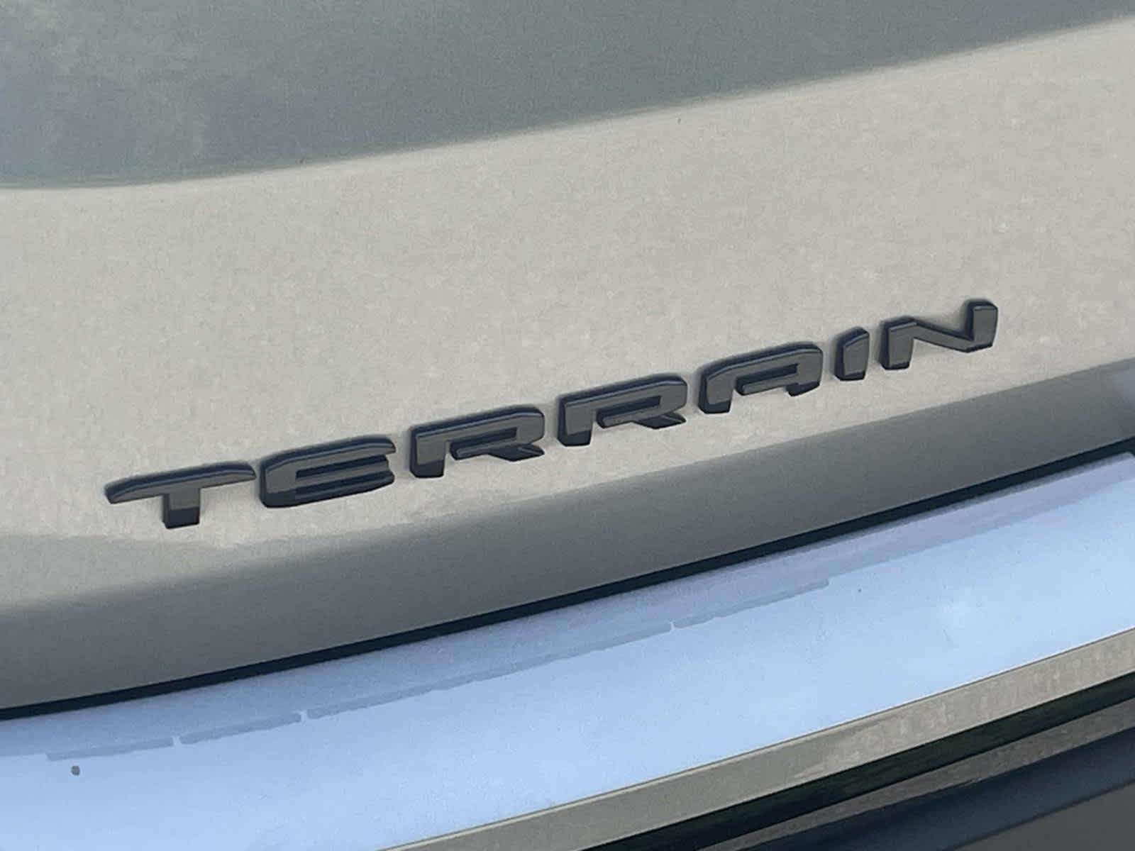 Used 2024 Sterling Metallic GMC SLE image 19