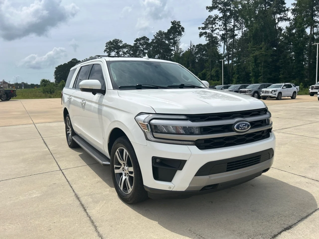 Used 2022 White Ford XLT image 2