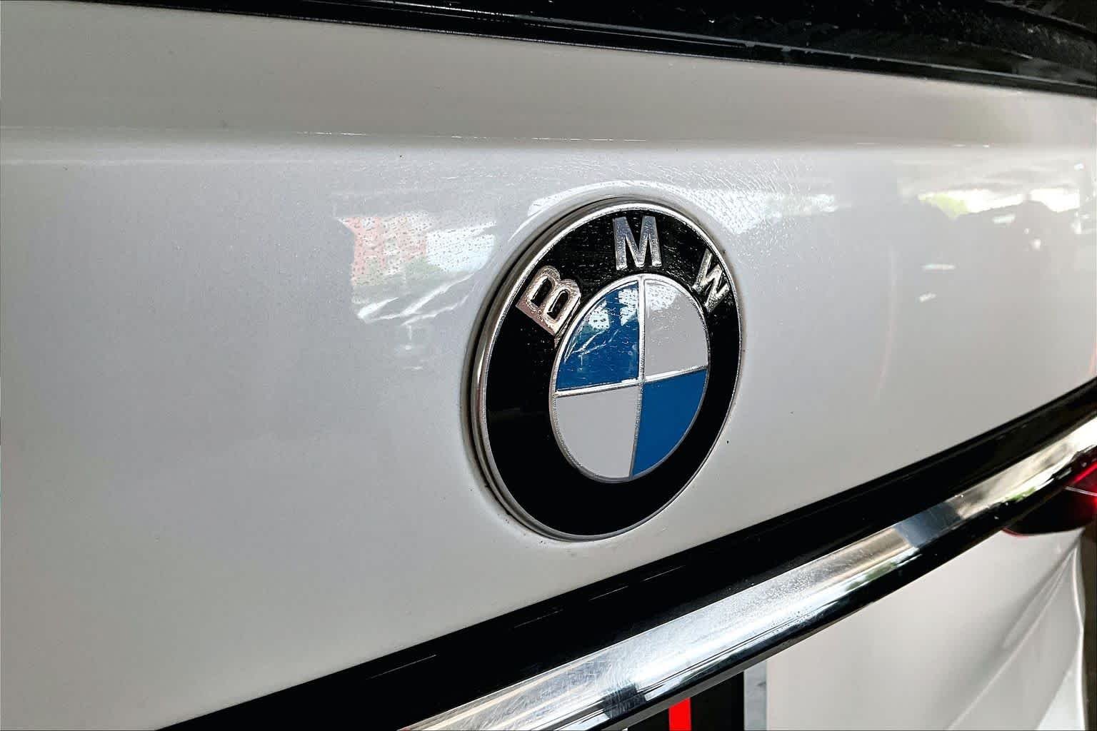 Used 2026 Mineral White Metallic BMW xDrive40i image 30