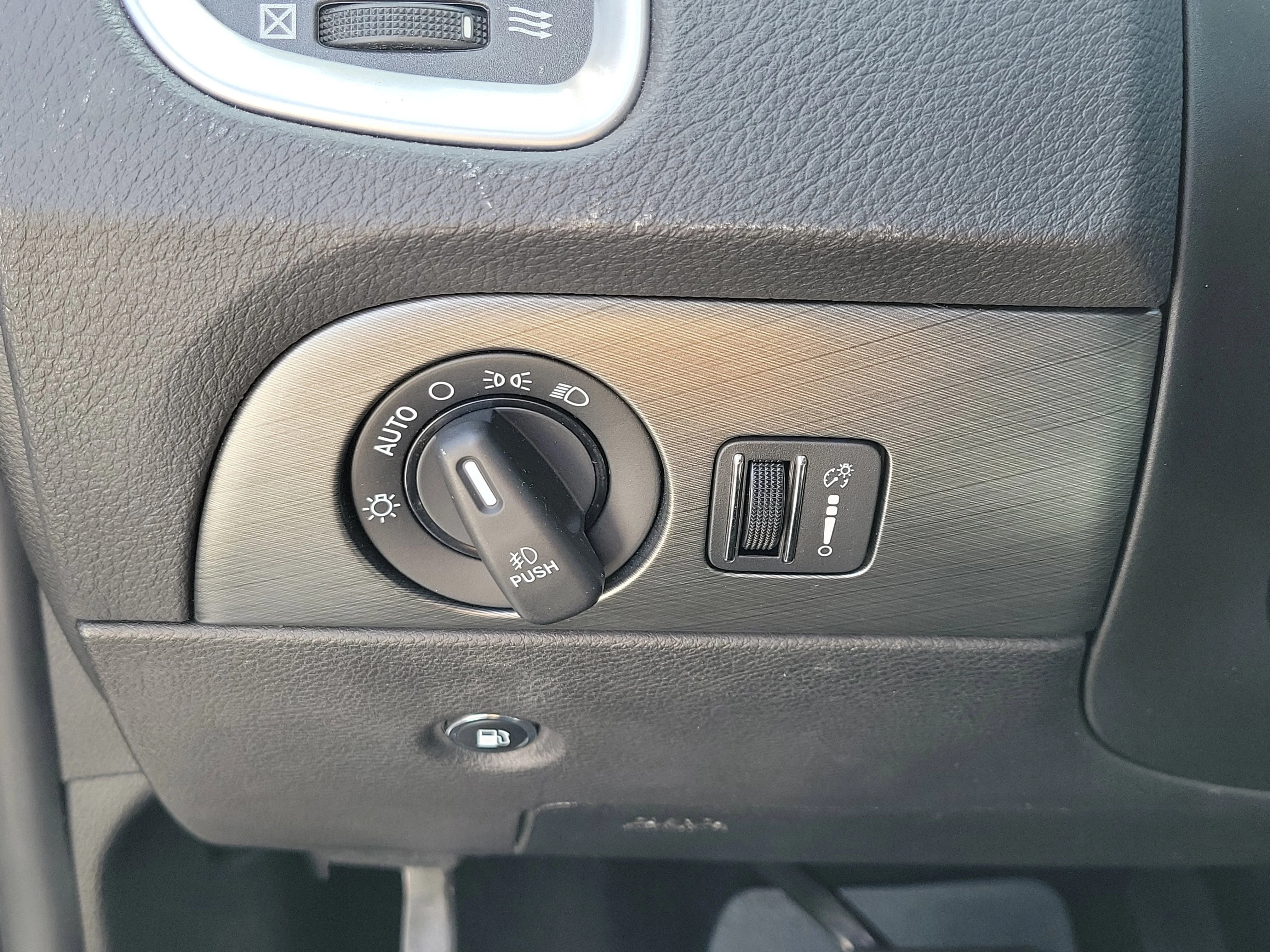 Used 2019 White Knuckle Clearcoat Dodge Citadel image 30