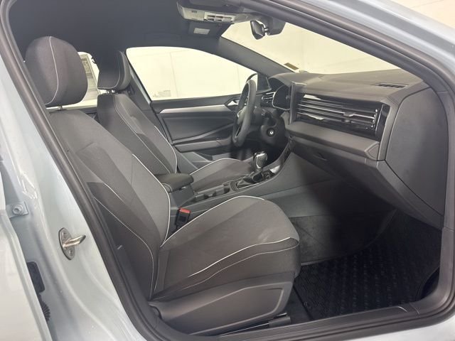 New 2026  Volkswagen 1.5T Sport image 4