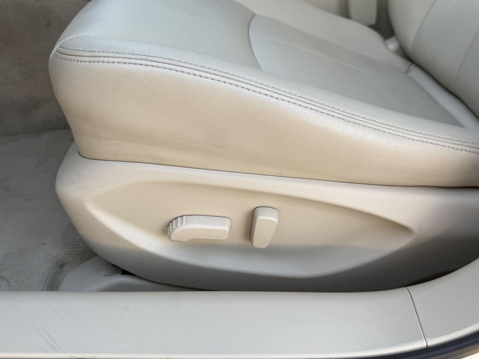 Used 2019 Majestic White INFINITI 3.0t LUXE image 22