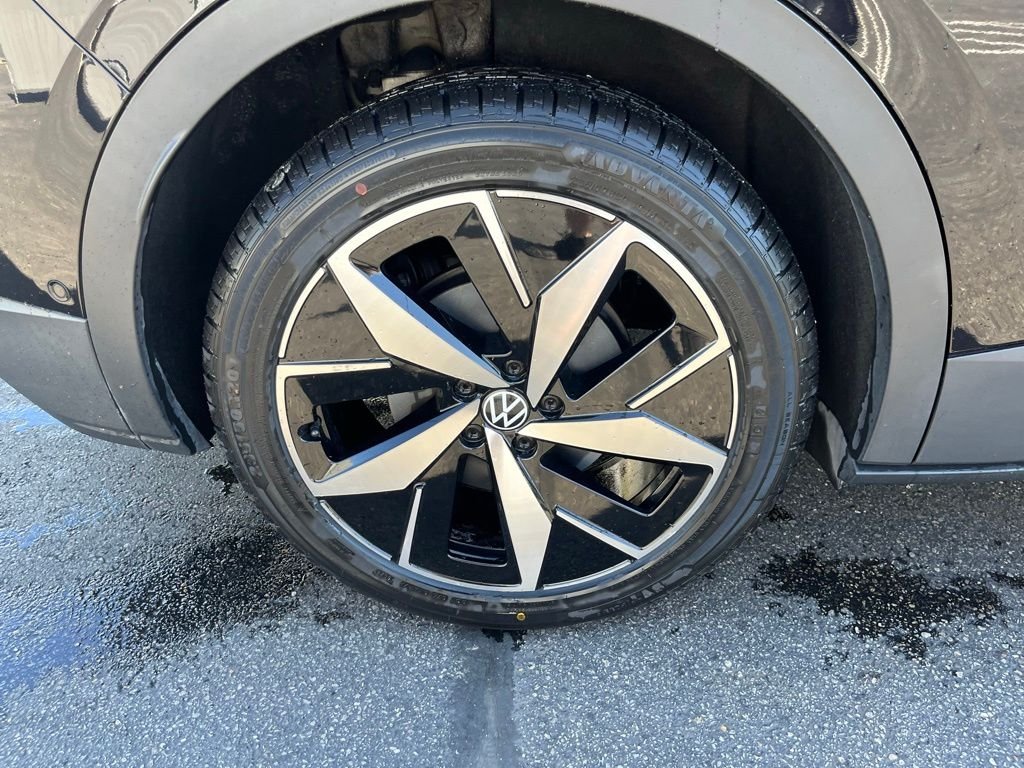 Certified Used 2023 Black Volkswagen S image 29