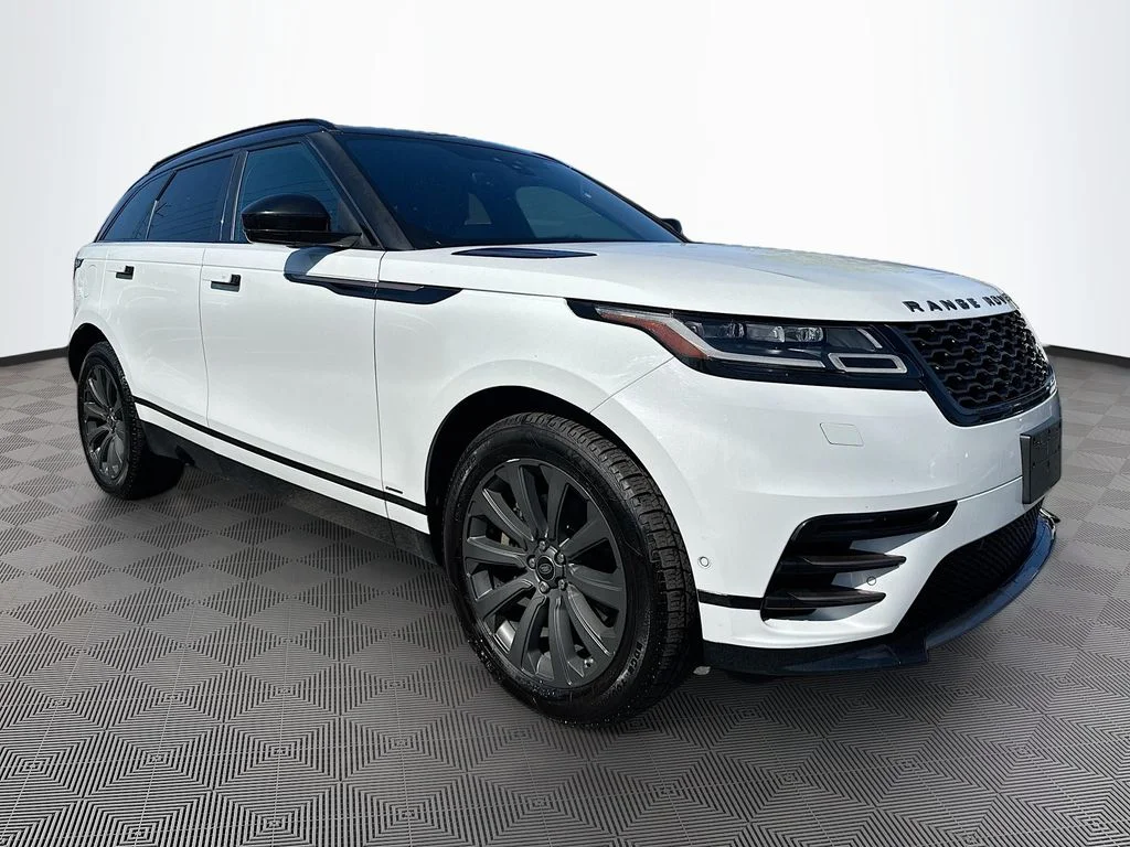 Used 2019  Land Rover SE R-Dynamic image 4