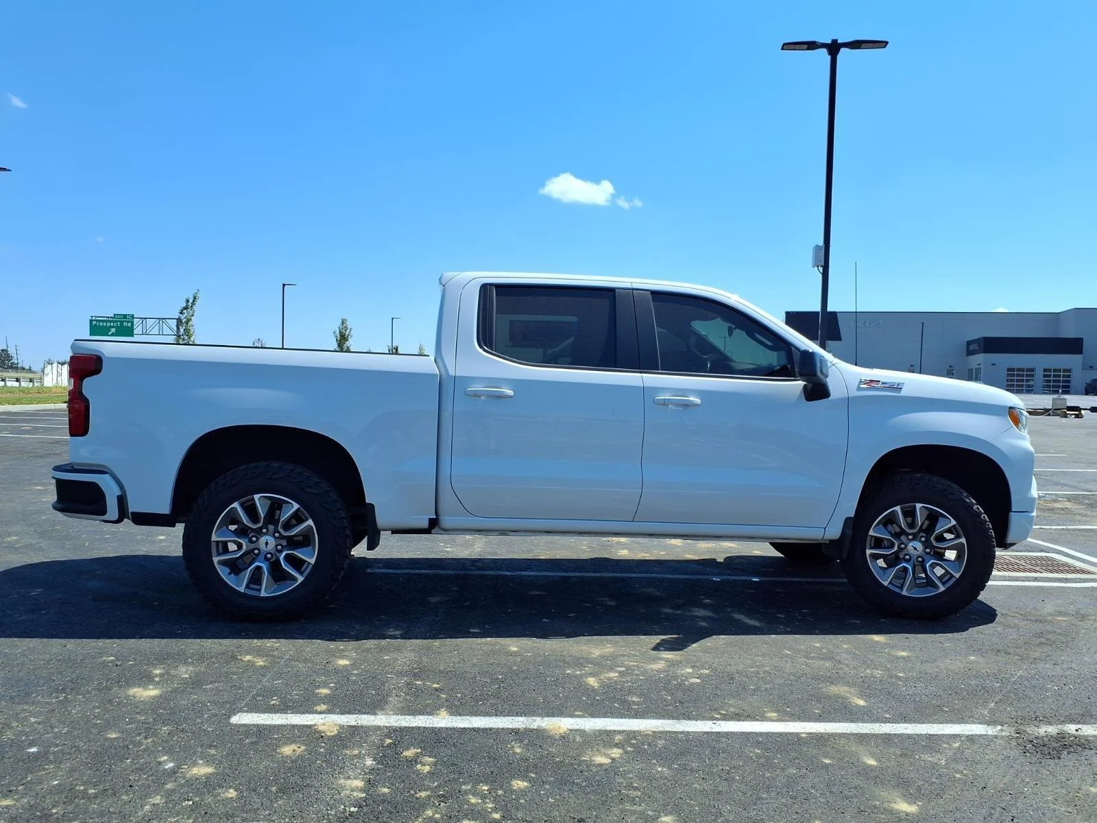 Used 2024 Summit White Chevrolet RST image 35