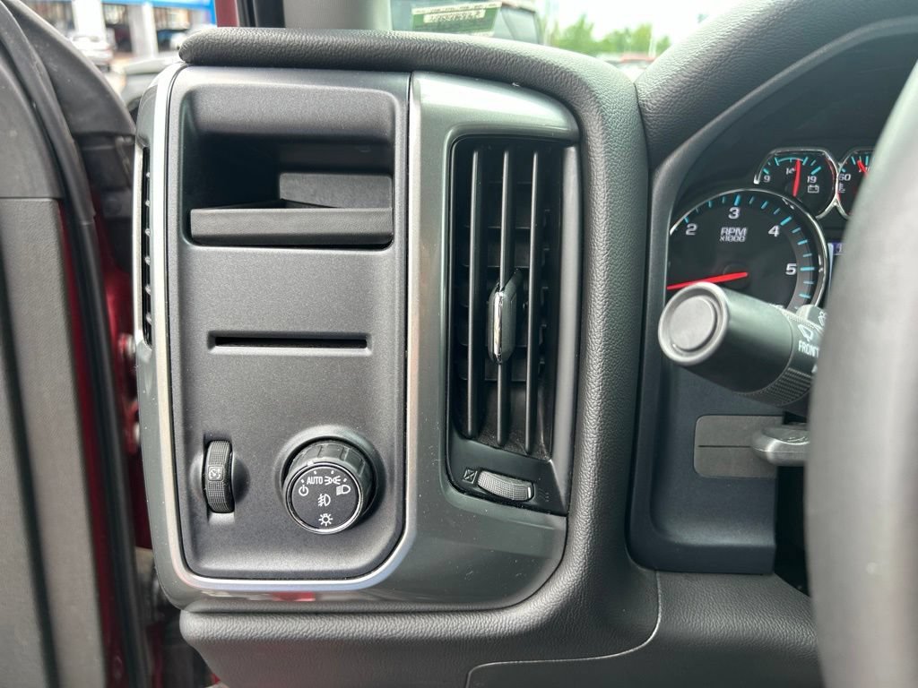 Used 2018 CAJUN RED TINTCOAT Chevrolet LT image 20