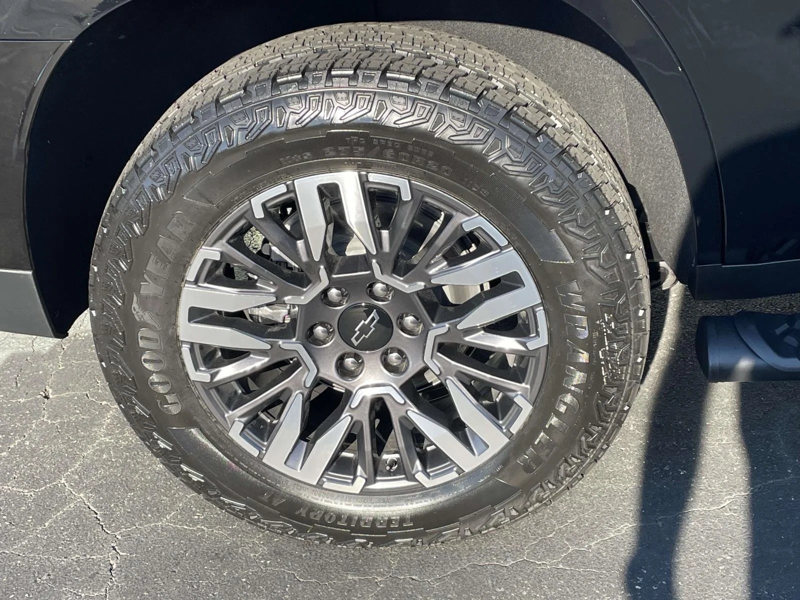 New 2027 Black Chevrolet Z71 image 7