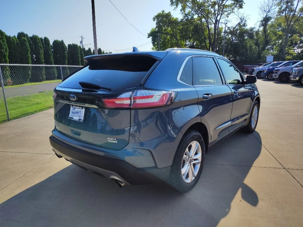 Used 2019 Blue Metallic Ford SEL image 4