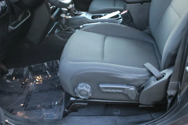 Used 2019 Gray Jeep Unlimited Sport S image 17