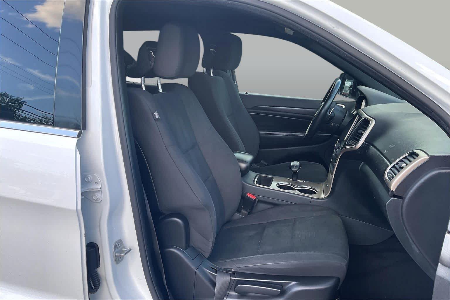 Used 2014 Bright White Clearcoat Jeep Laredo image 8