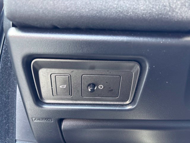 Used 2017  Land Rover SE image 23