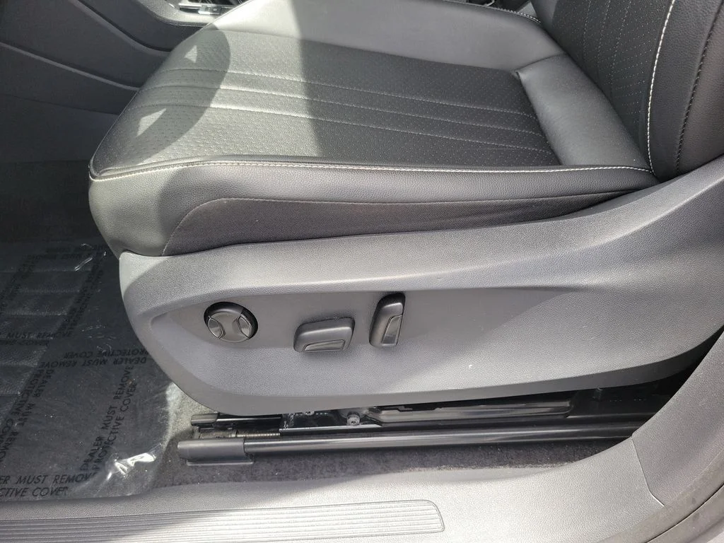 Used 2024  Volkswagen 2.0T SE image 12