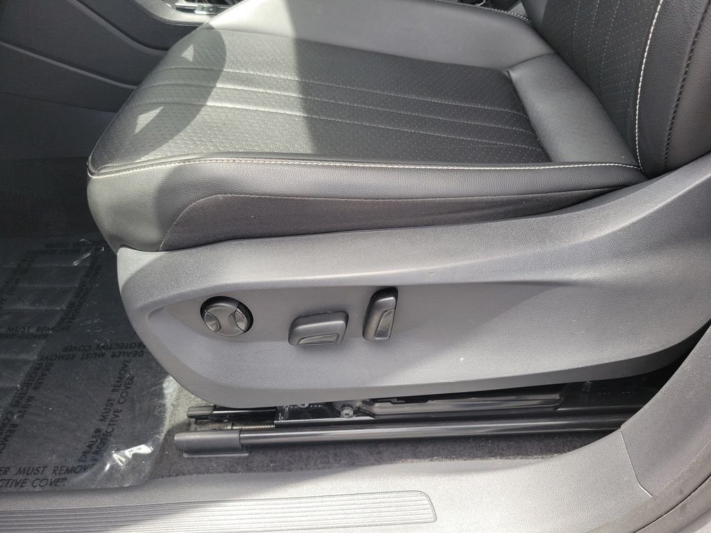 Certified Used 2024  Volkswagen 2.0T SE image 12
