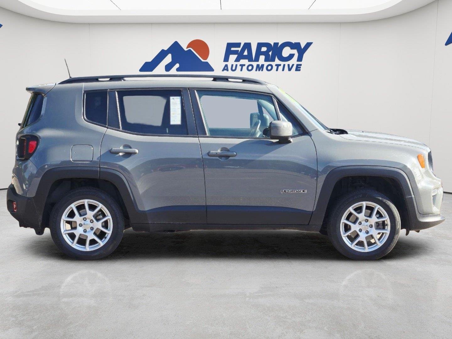 Used 2020 Sting-Gray Clearcoat Jeep Latitude image 3