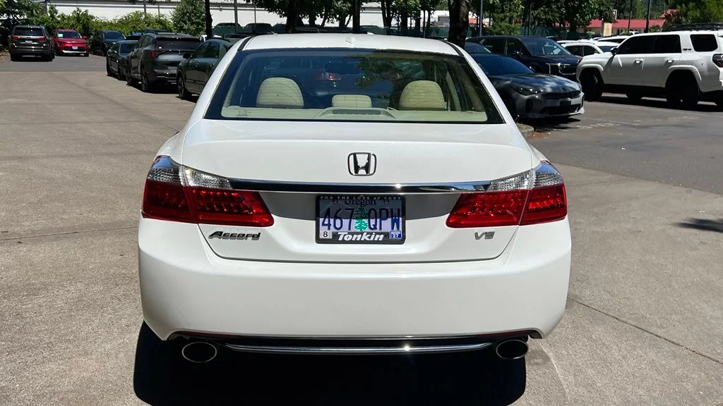 Used 2014  Honda EX-L image 4