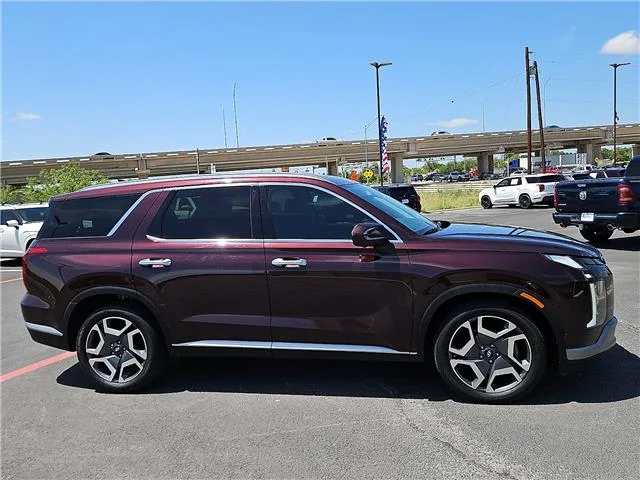 Used 2025 Sierra Burgundy Hyundai SEL Premium Front-Wheel Drive image 6