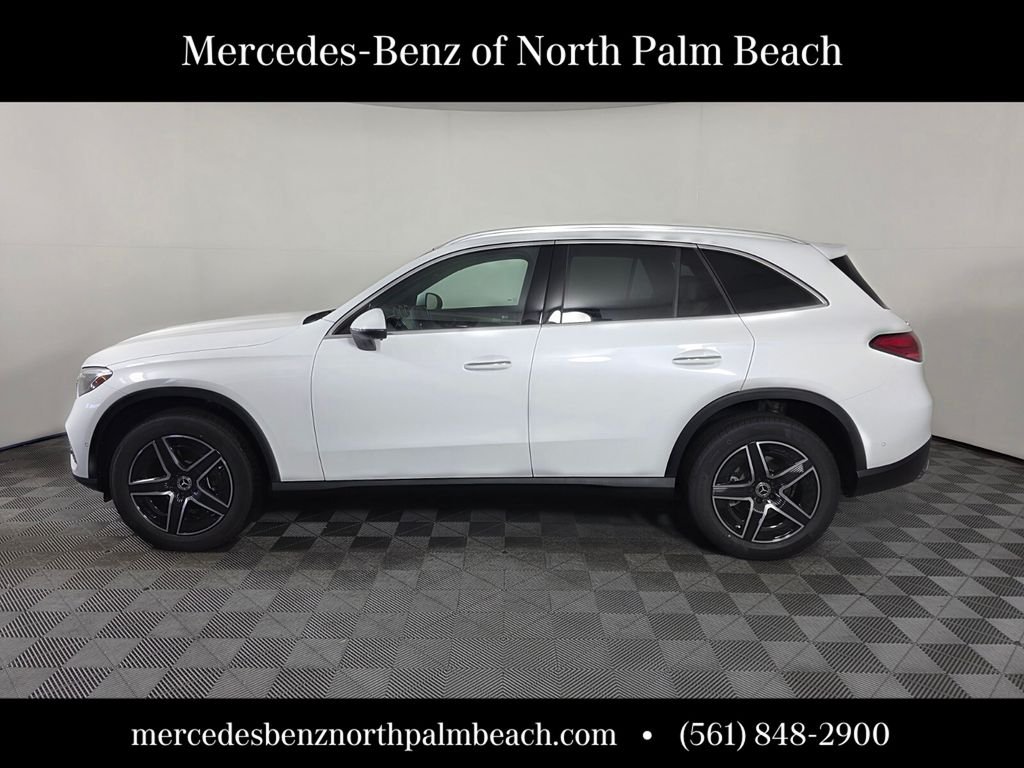 New 2026 MANUFAKTUR Moonlight White Metallic Mercedes-Benz GLC 300 image 3