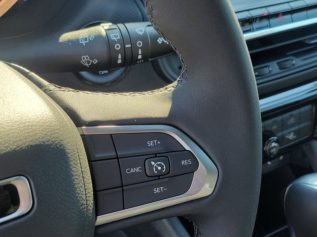 New 2026 Hydro Blue Pearlcoat Jeep Latitude image 23