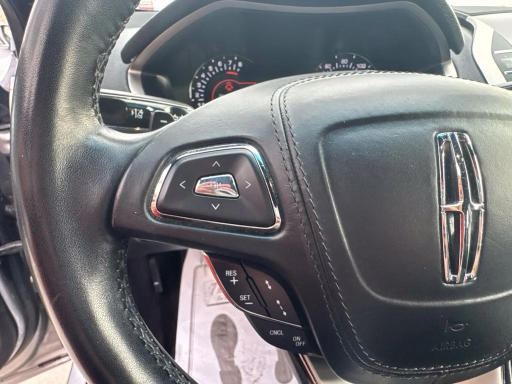 Used 2020 Silver Lincoln Standard image 18