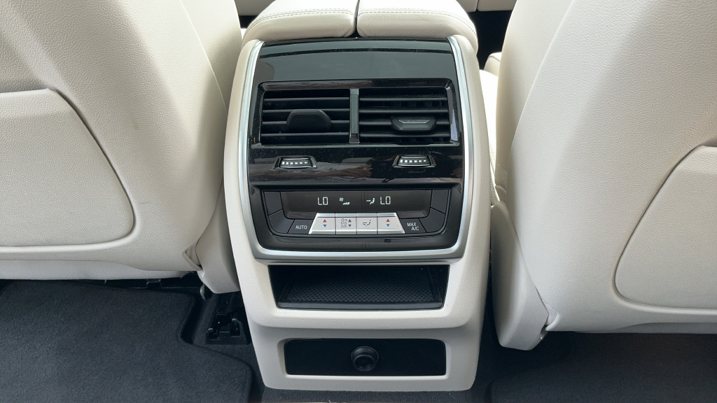 Used 2022 Gray BMW sDrive40i image 15