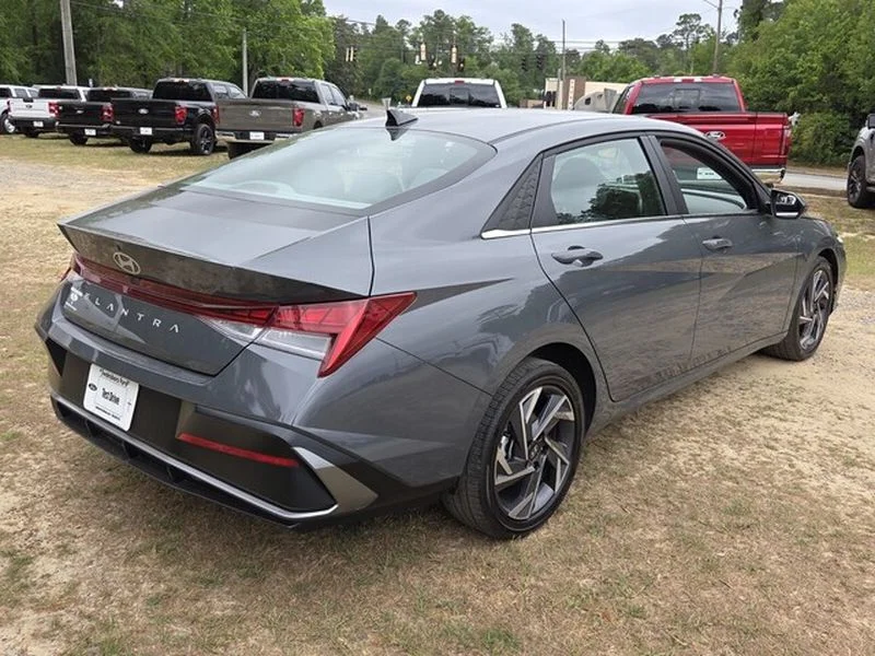Used 2025 Gray Hyundai SEL Convenience image 13