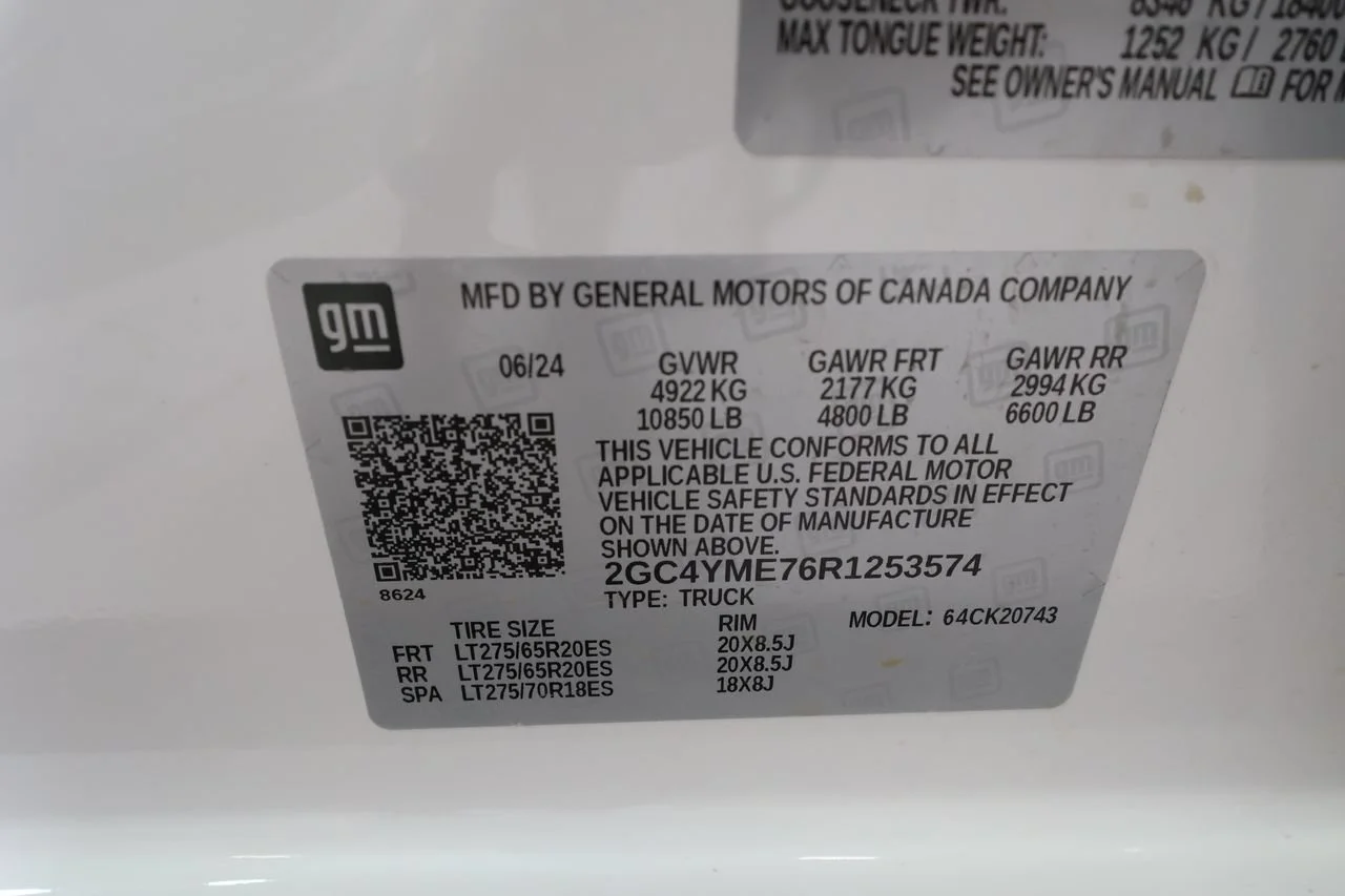 Used 2024 Summit White Chevrolet Custom image 31