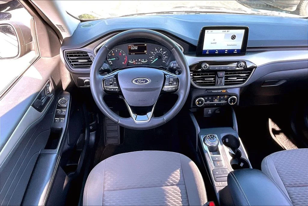 Used 2022 Black Ford SE image 4