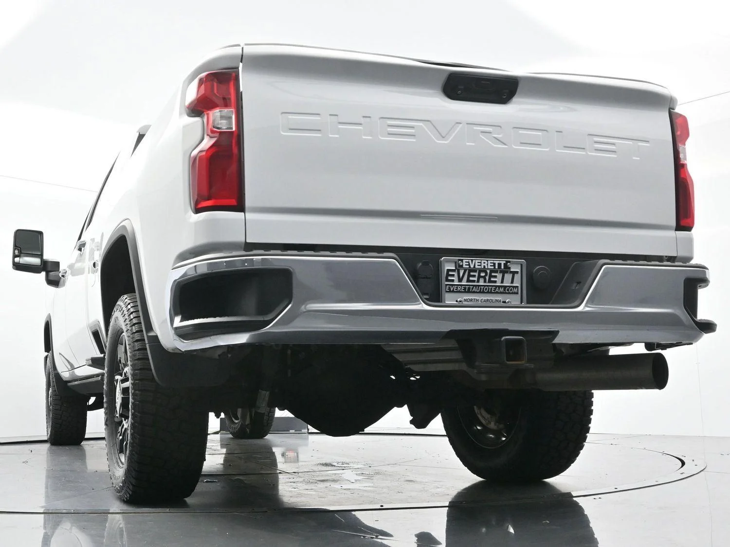 Used 2024 Summit White Chevrolet LTZ image 46