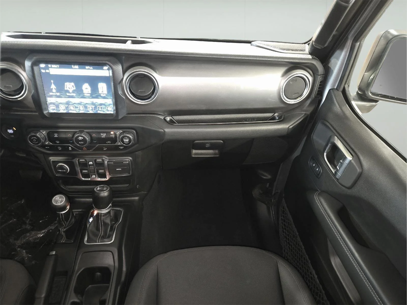 Used 2020 Billet Silver Metallic Jeep Sahara image 30