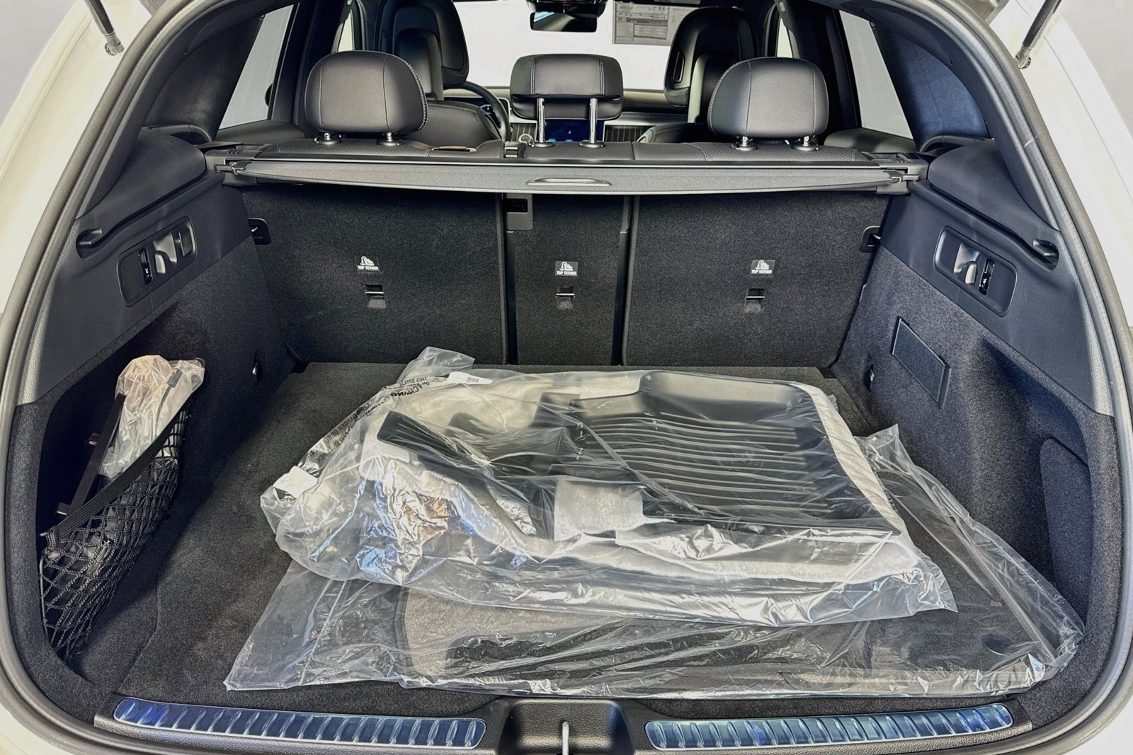 New 2027 Polar White Mercedes-Benz GLC 300 image 24