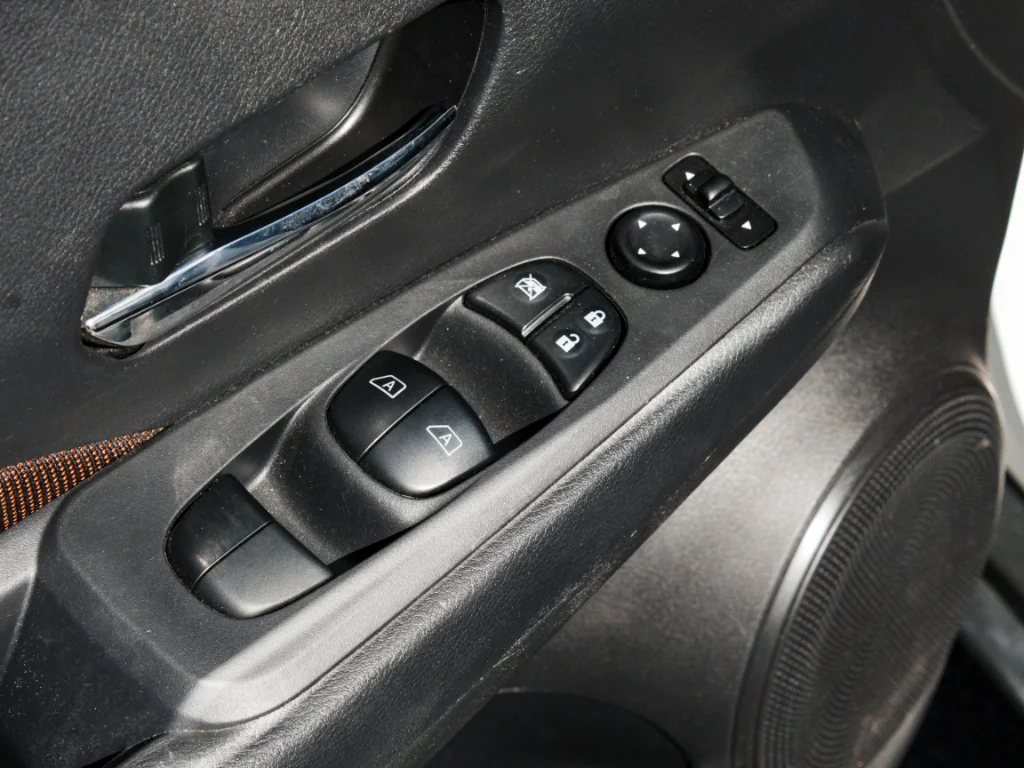 Used 2023 Qac - Aspen White Tr Nissan SR image 9