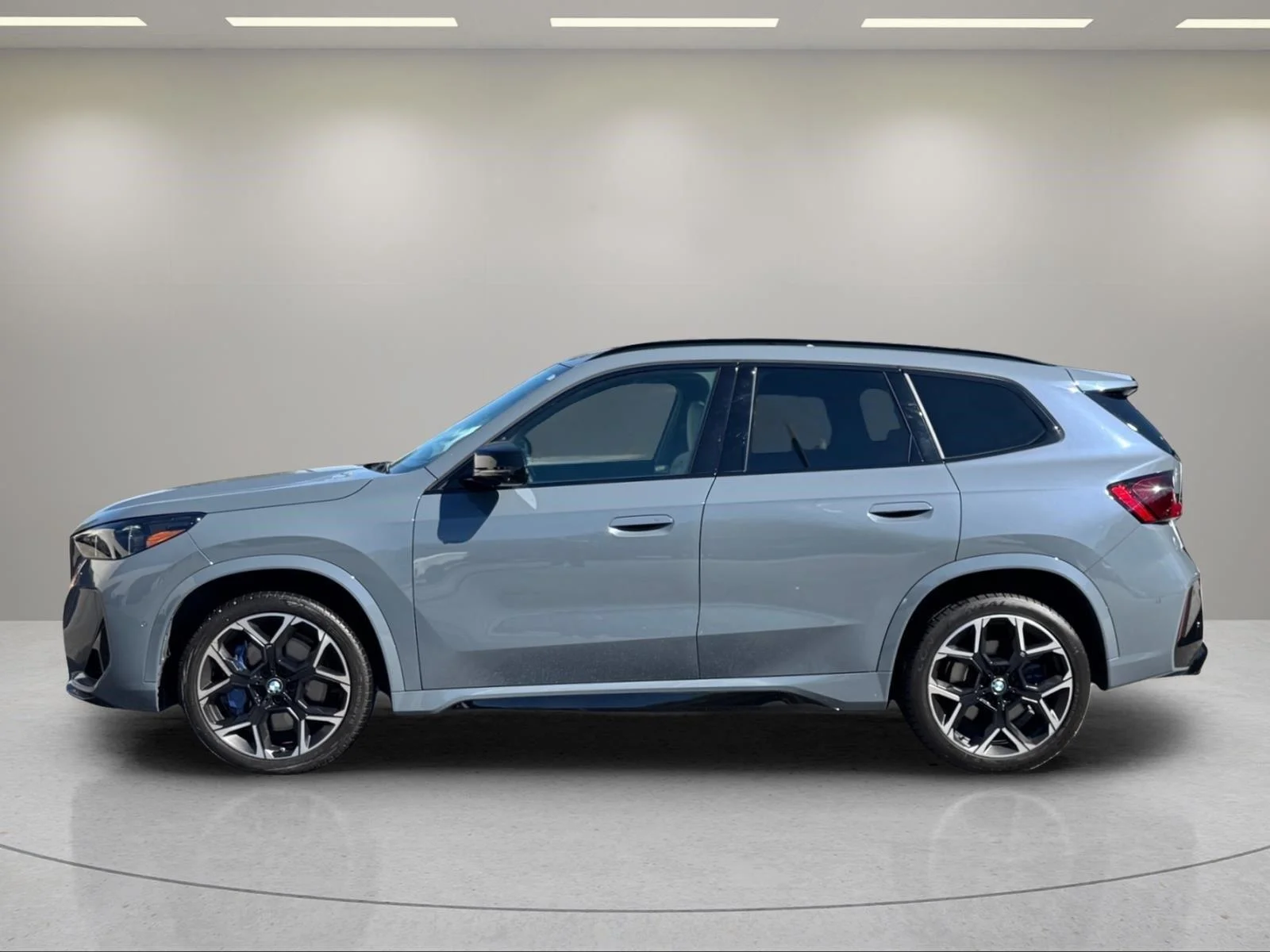 Used 2024 Storm Bay Metallic BMW M35i image 2