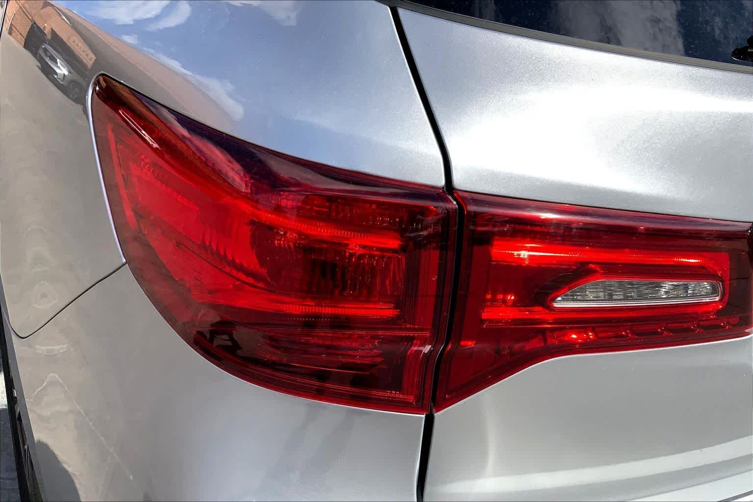 Used 2018 Lunar Silver Metallic Acura  image 28