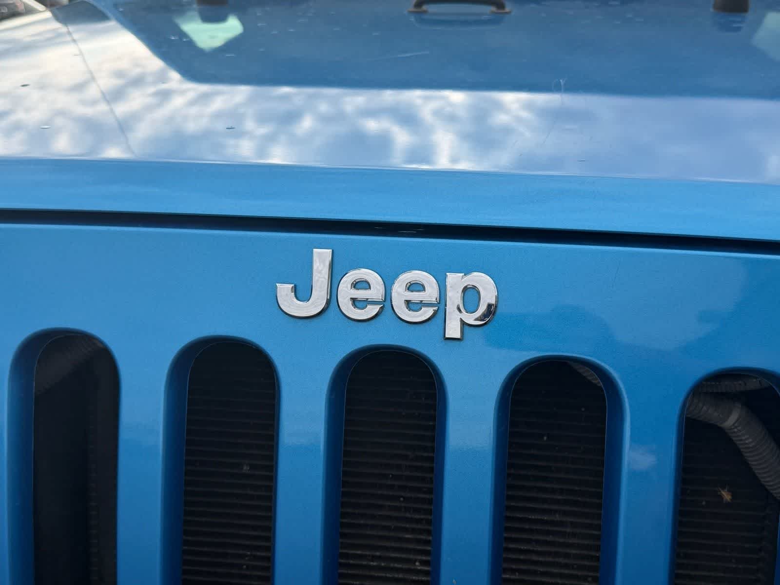 Used 2010 Surf Blue Pearl Jeep Islander image 26