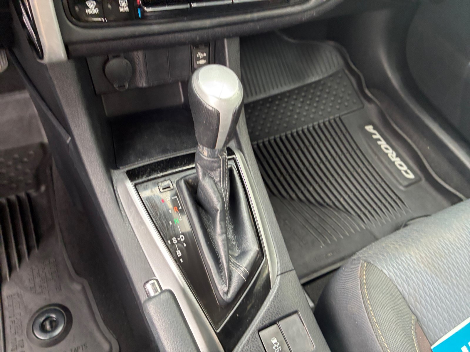 Used 2018 Classic Silver Metallic Toyota LE image 22