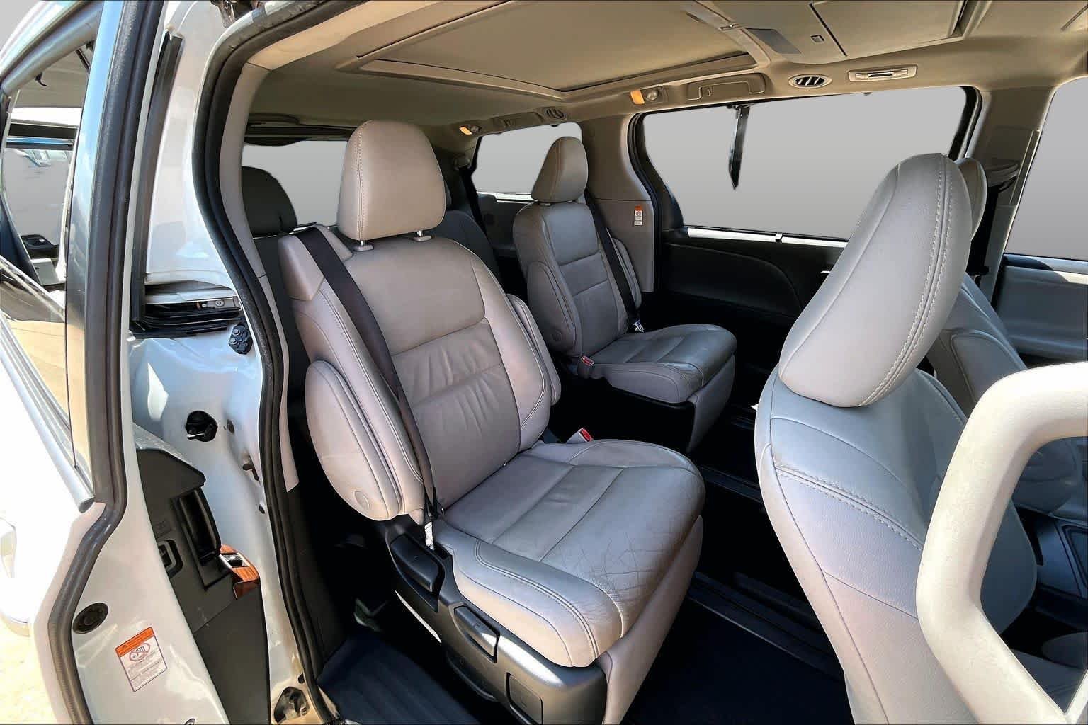 Used 2018 Blizzard Pearl Toyota Limited image 20