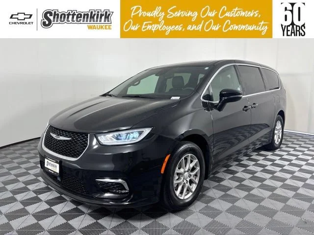 2025 Chrysler Pacifica Select